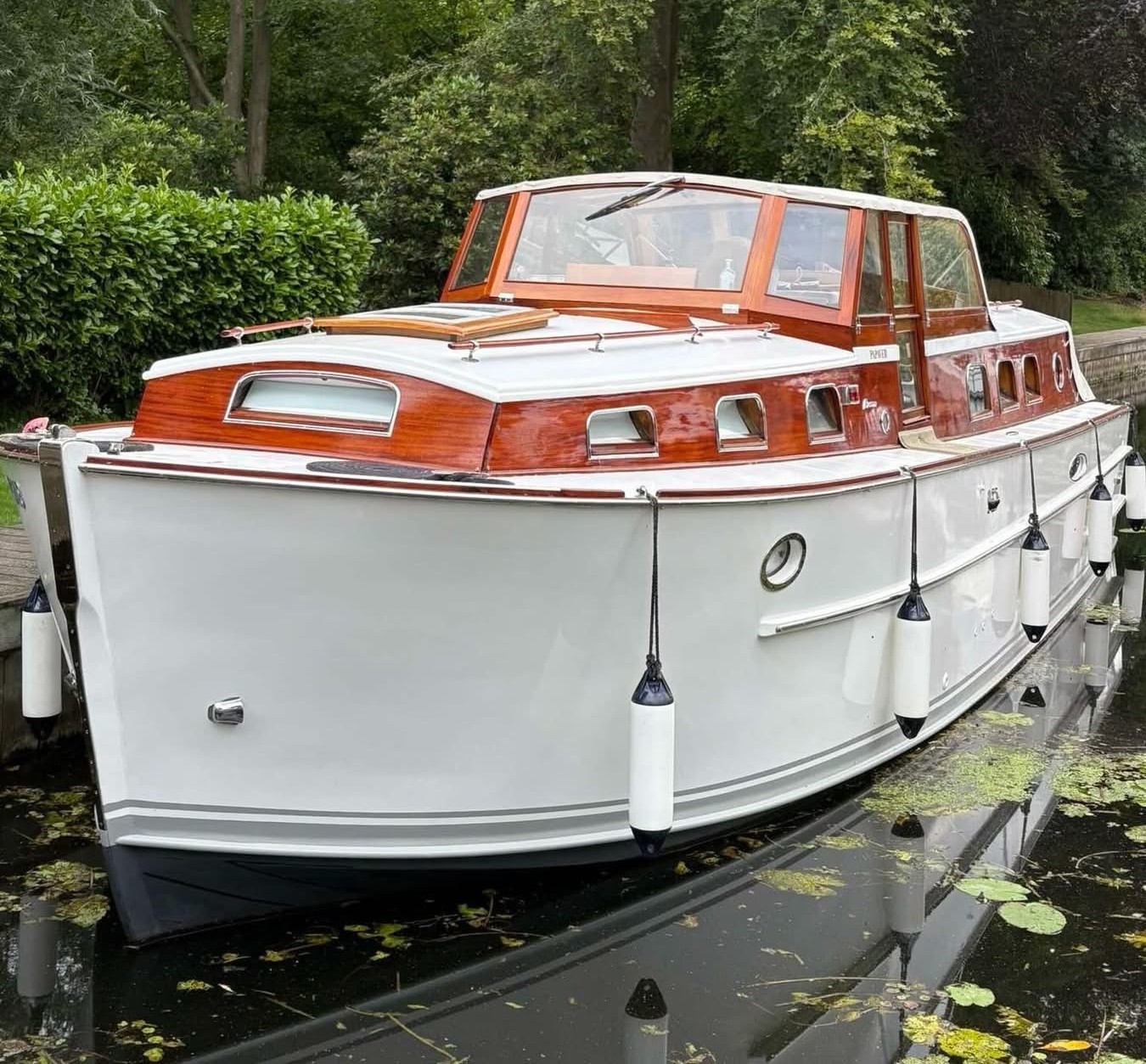 Transform your boat with comfort and style flooring